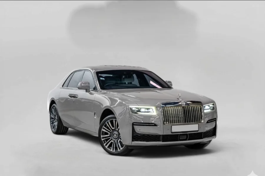 Rolls Royce Ghost 2023 للإيجار في Dubai